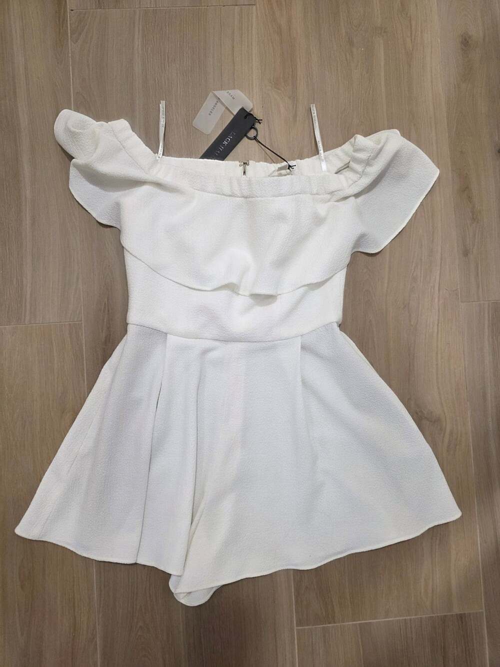 Black Halo White Off-The-Shoulder Ruffle Romper Size 6